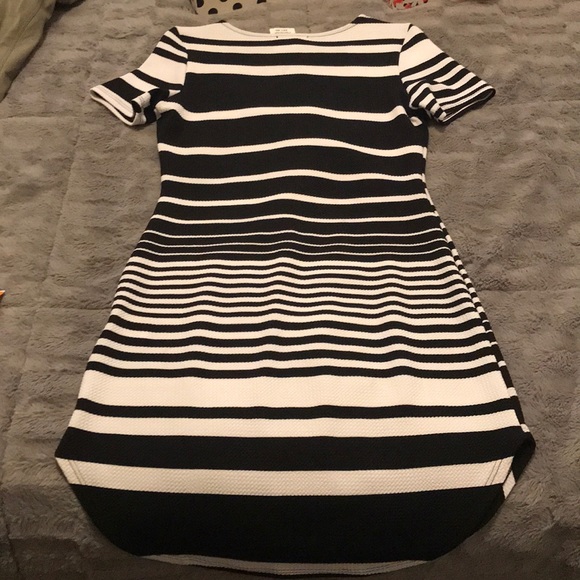 NWT!! SUPER CUTE! Black and white Bodycon Dress - Picture 3 of 6